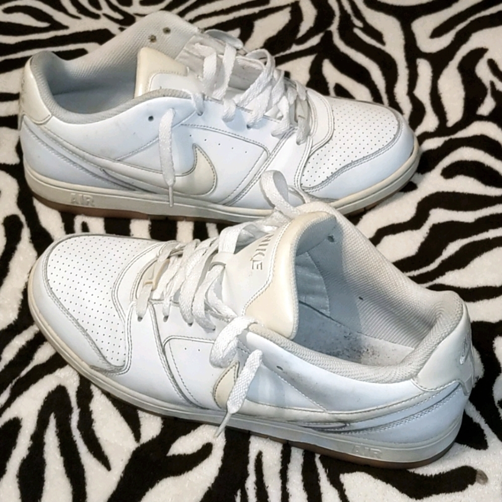 💥 NIKE AIR FORCE WHITE W/ GUM SOLES